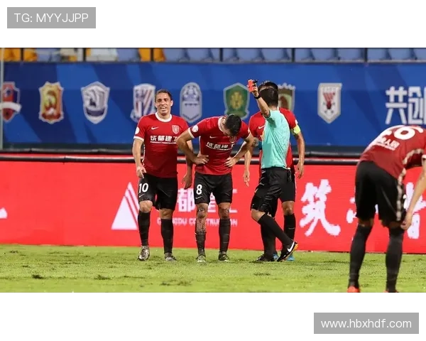 中国队惊险翻盘两人被罚红牌 中国队惊险翻盘两人被罚红牌